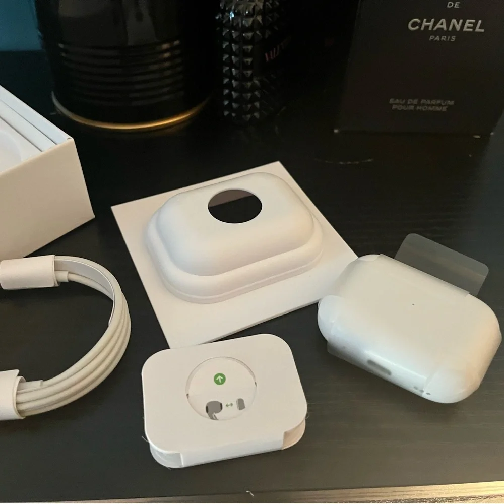 Apple White Wireless Earbuds Gen 2